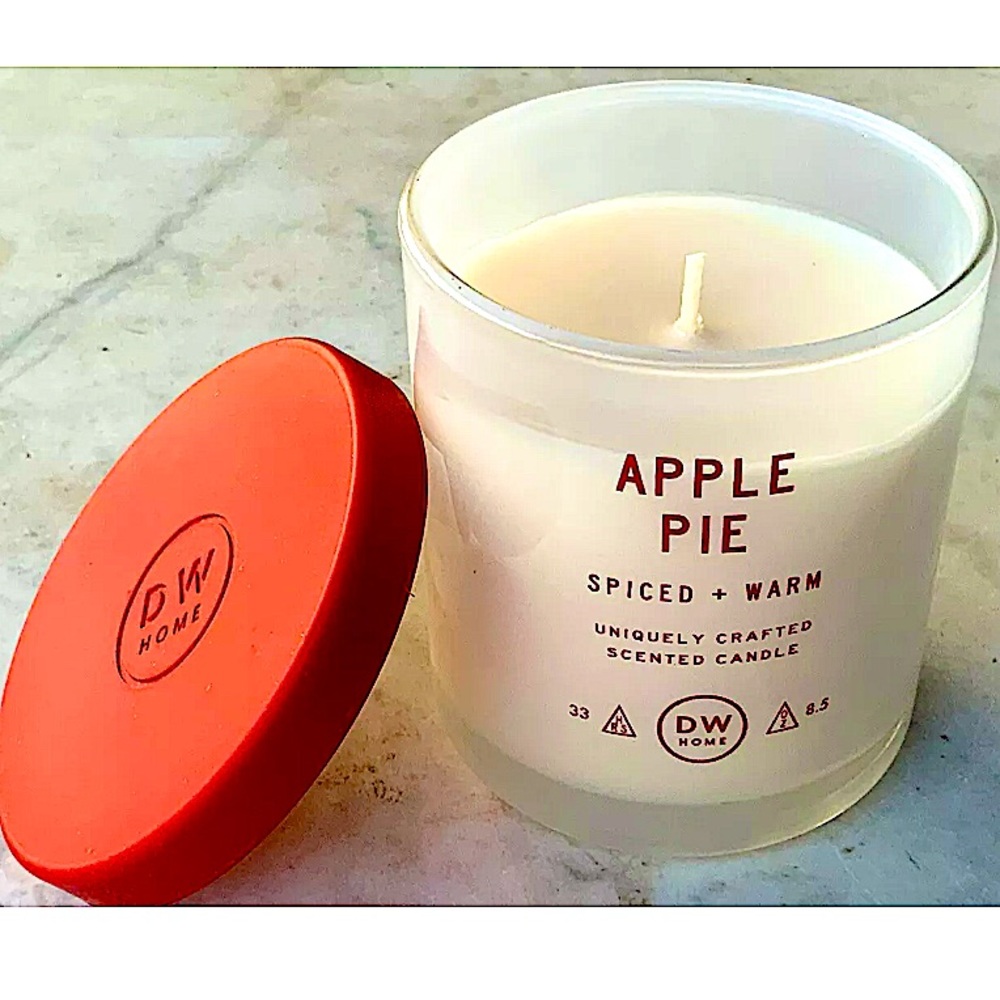 DW HOME CANDLE APPLE PIE RICHLY SCENTED NEW